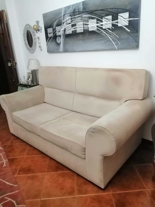 Sofá 3 Lugares – Muito Confortável e em Bom Estado