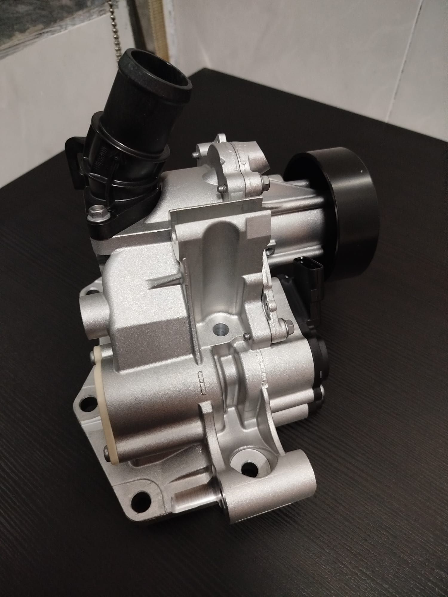 Bomba de água Opel Astra k sport tourer/ Opel Insignia 
Compatível com