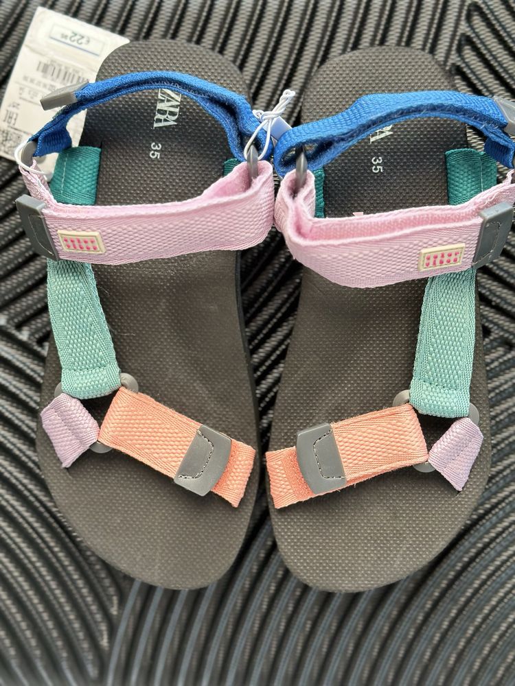 Нові! Літні сандалі Zara на дівчинку, розмір -30,31,32,33,35