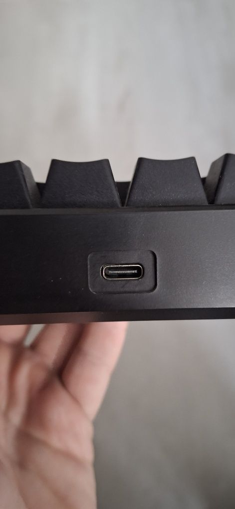 Czarna klawiatura defender fobos 60% gaming led