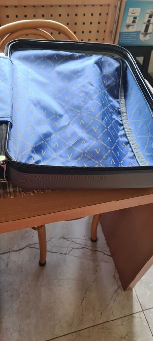 Walizka Extra, piękny kolor, poręczna, praktyczna.