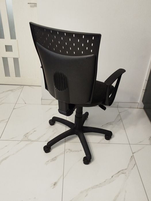 Офісне крісло Nowy Styl Stillo 10 GTP18,офисное кресло, комп'ютерне