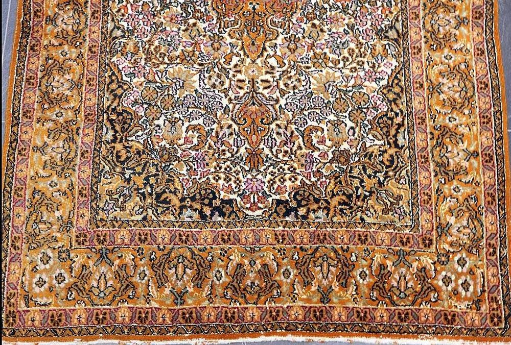 Valioso e raro Tapete original Persa GHOUM de Seda com 148cm x 96cm