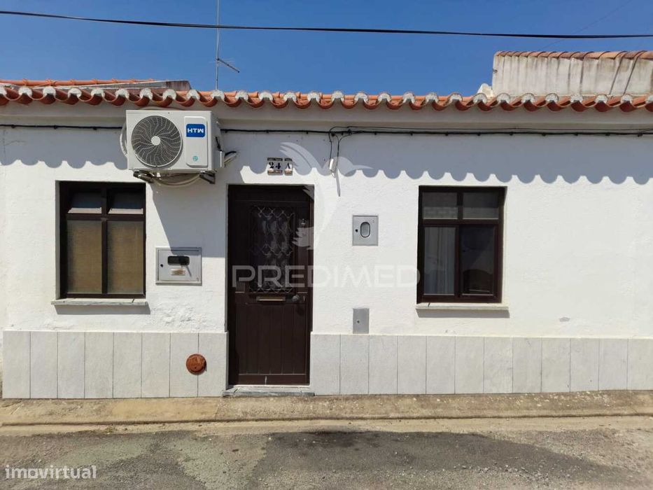? Casinha típica alentejana T2 com quintal pronta a habitar!