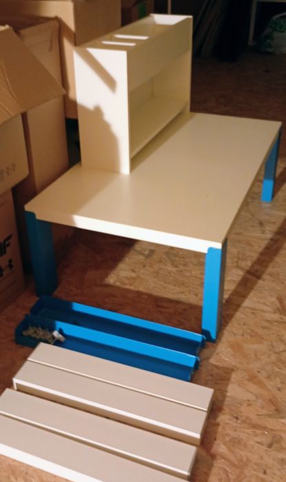 Biurko dla dziecka Ikea pahl białe niebieskie z nadstawką