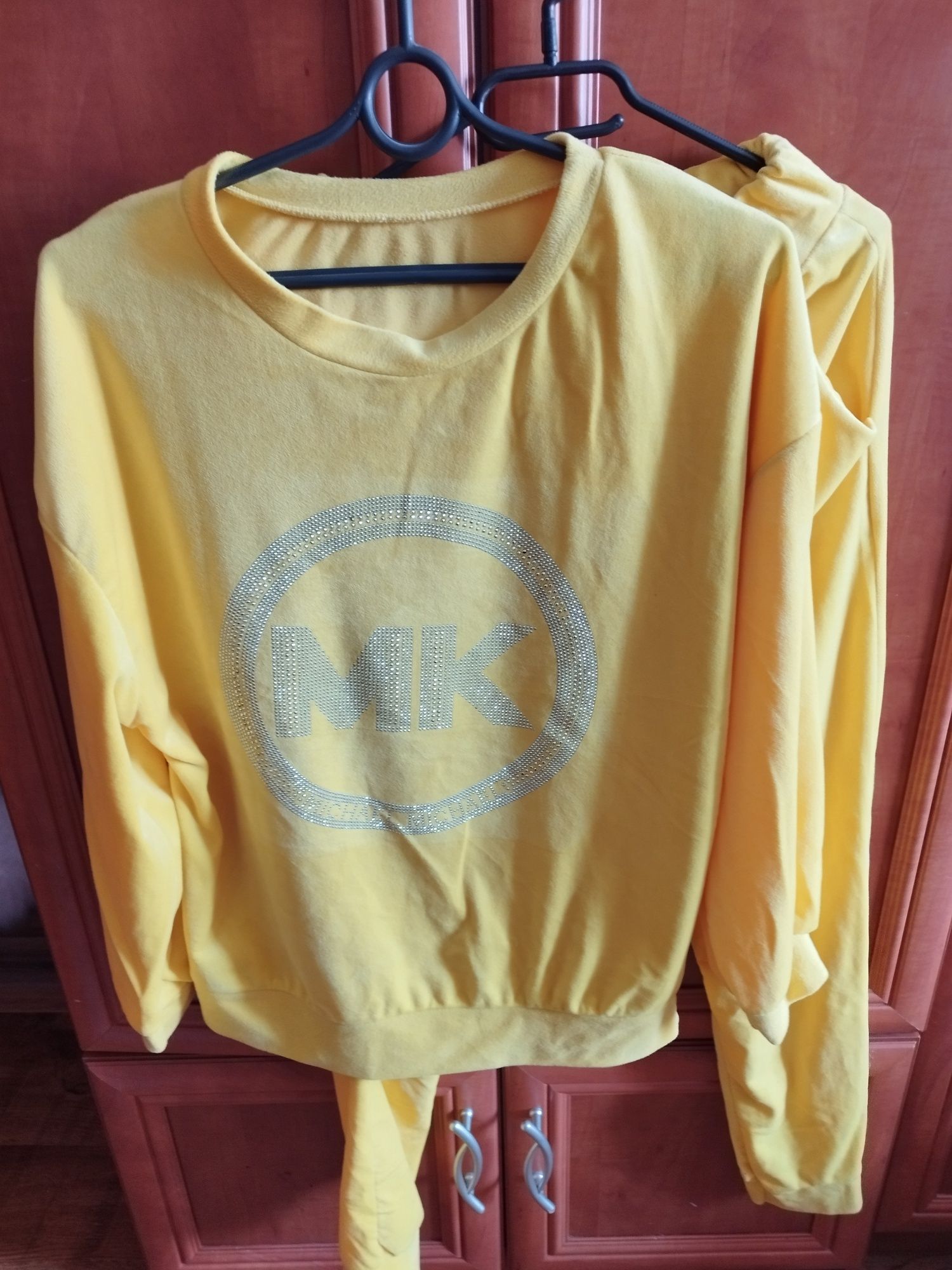 Śliczny welurowy dres XL