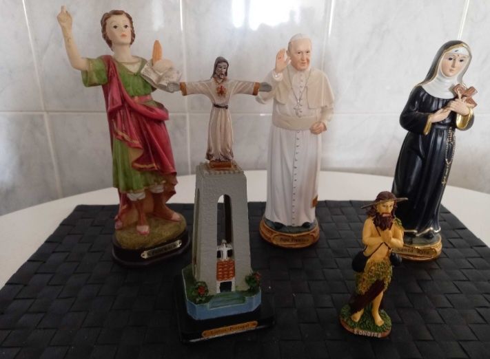 Estatuetas de Santos + Papa Francisco