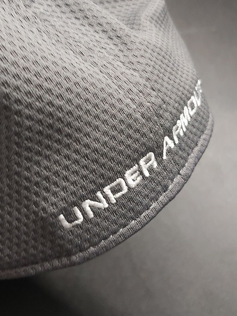 Nowa Oryginalna czapka Under Armour szara M/L wyszywane logo