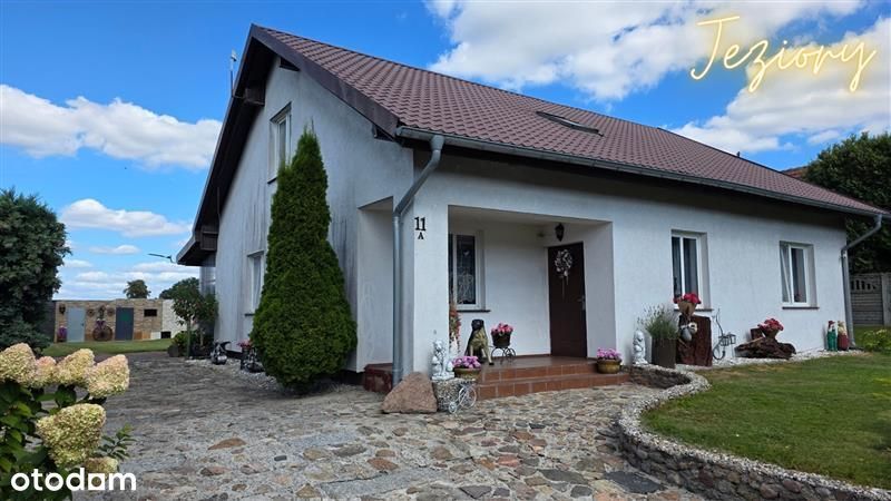 Dom z dużym ogrodem