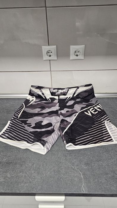 Calções VENUM  tamanho M camuflados