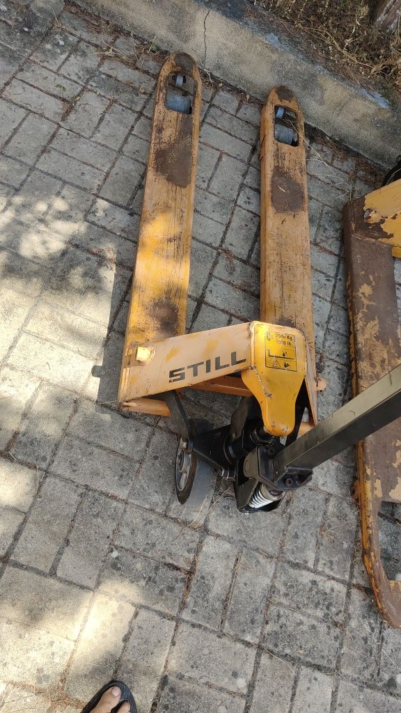 Porta paletes usado a funcionar bem