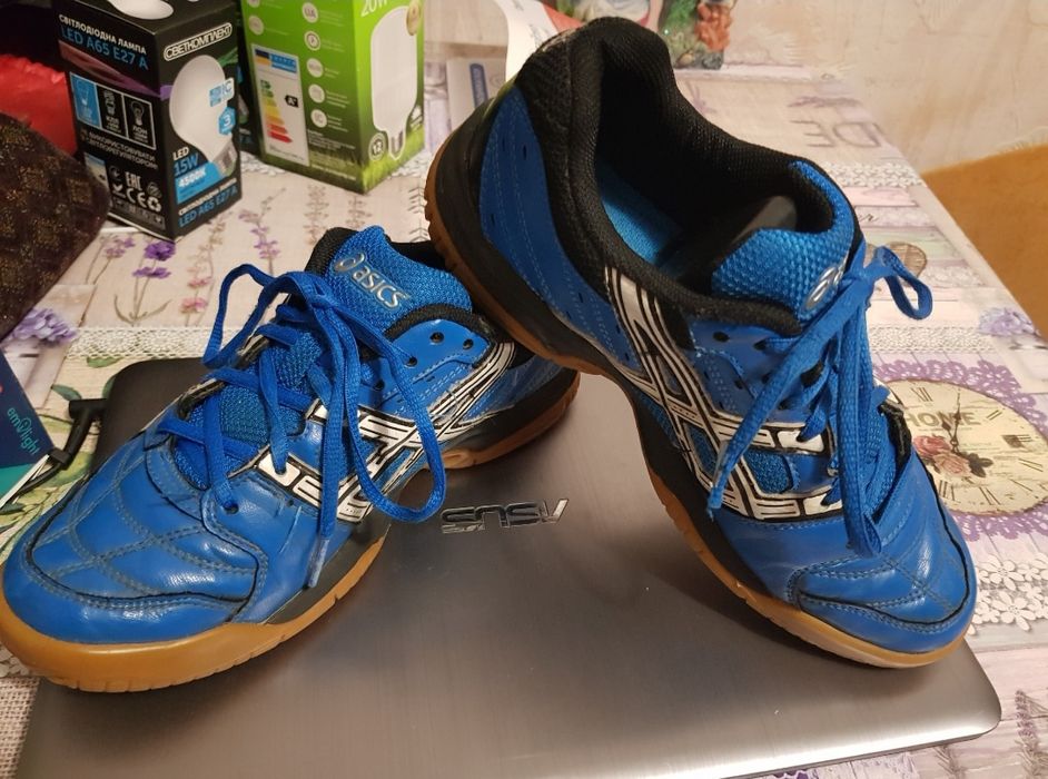 Ігрові кросівки asics, розмір 37,5 устілка 24 см.
