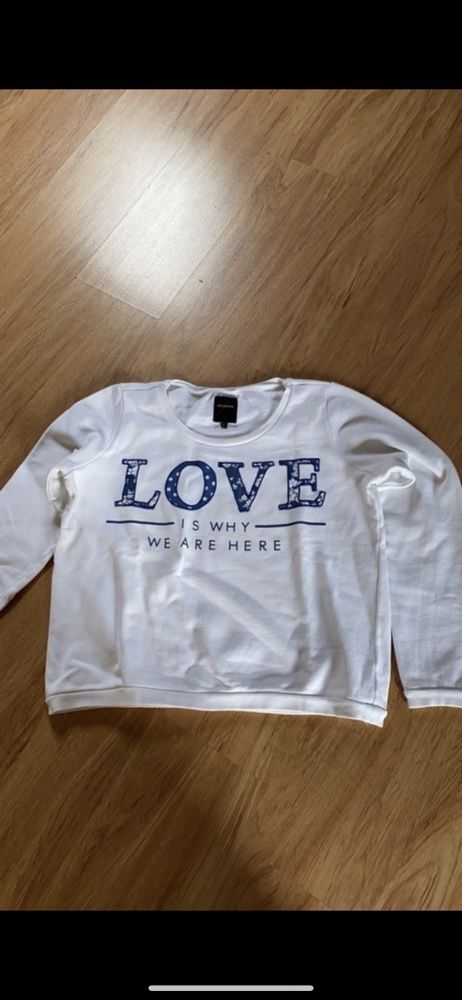 Bluza z napisem „Love”