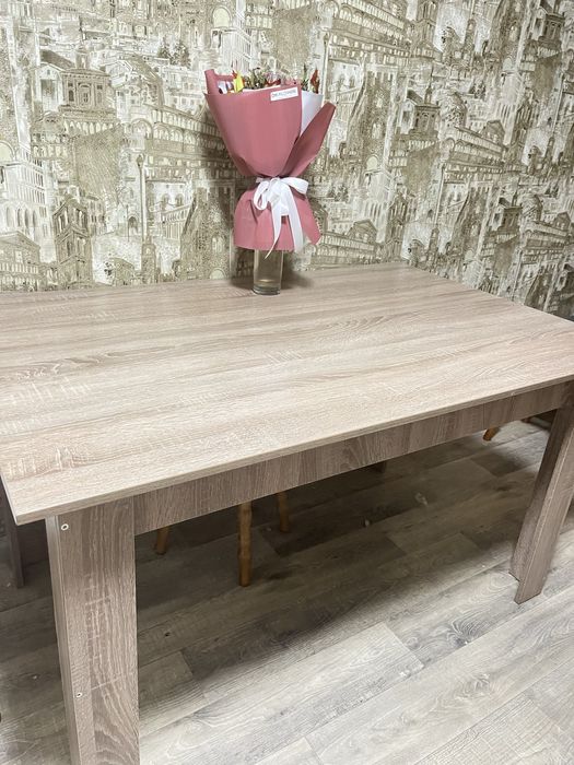 Продам кухонний стіл великий