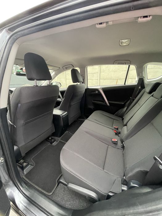 Протам офіційну Toyota Rav4
