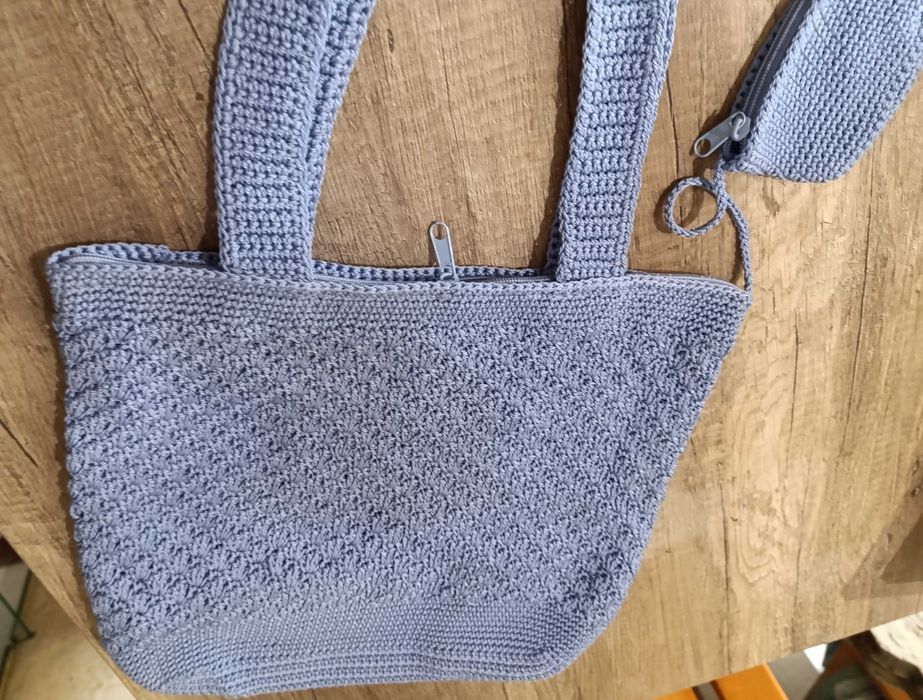 Carteira Croché forrada c/ porta moedas e bolso interior - Feito à Mão