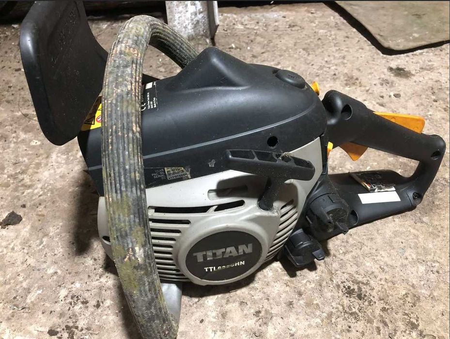 Продаю бензопилу "TITAN" TTL632CHN