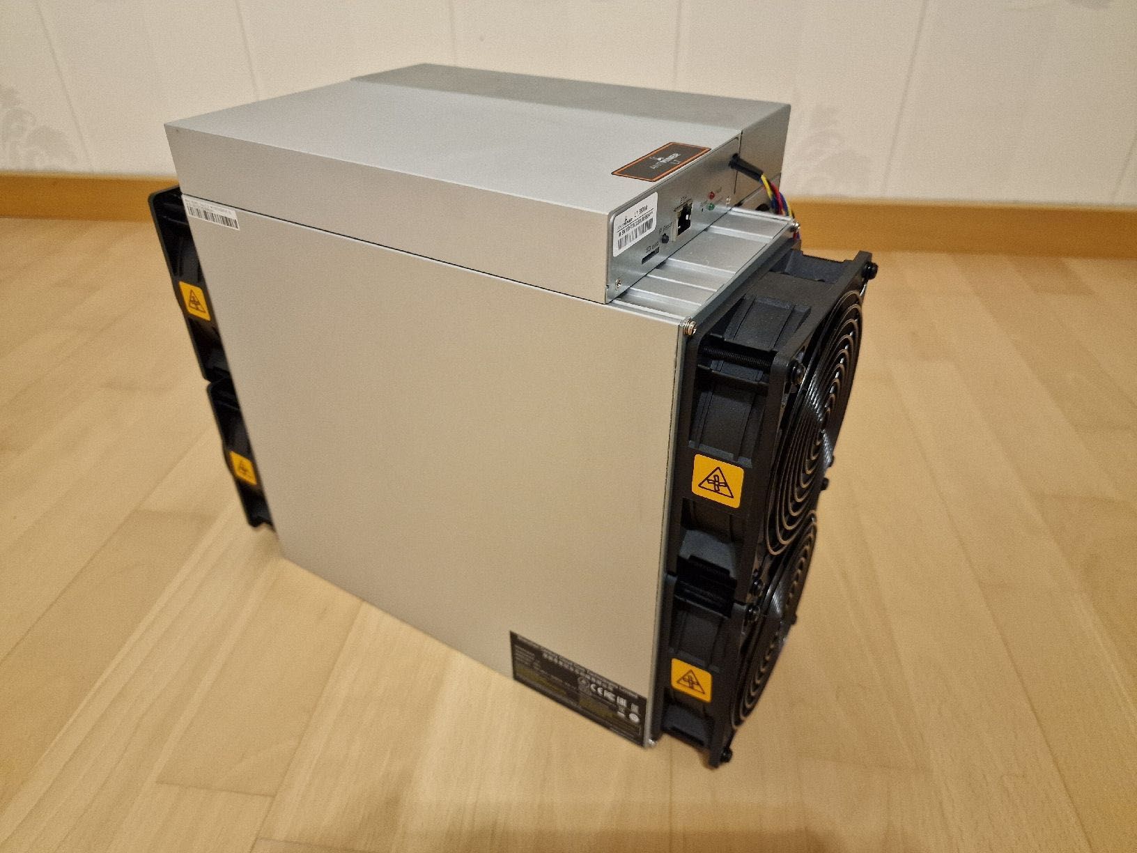 Antminer L7 (8.8Gb)