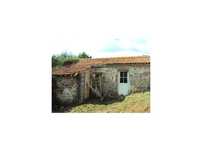 Moradia em pedra p/ reconstruir em Paredes de Coura.