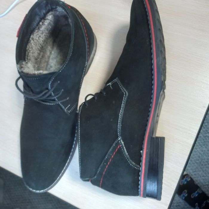 Зимові чоловічі замшеві черевики.