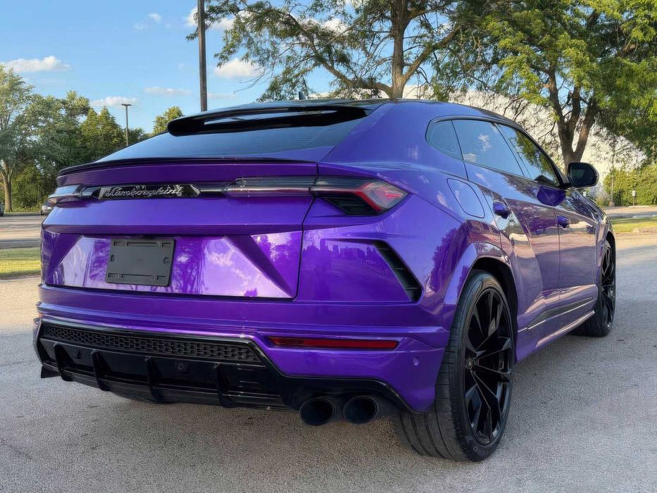 Lamborghini Urus      2022