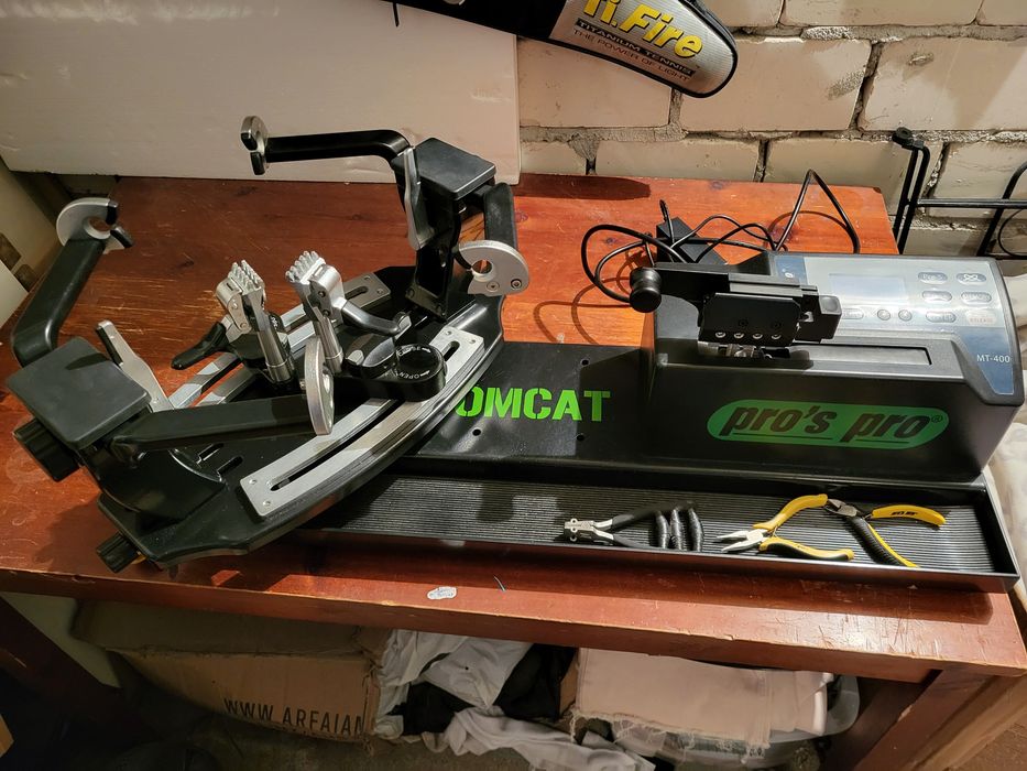 Maszyna do naciągania rakiet Pro's Pro TOMCAT MT-400