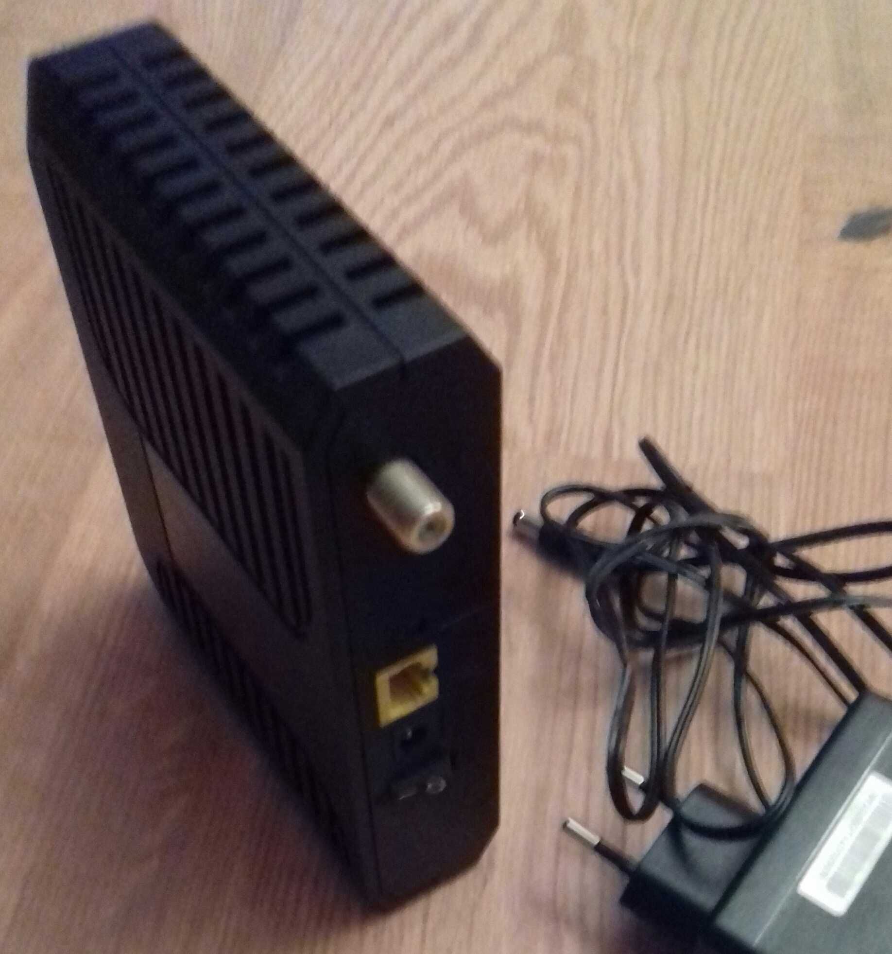 Router ASUS z modemem CISCO