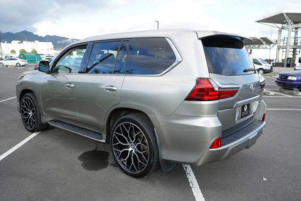 Lexus LX 570      2016