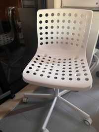 Cadeira branca ikea
