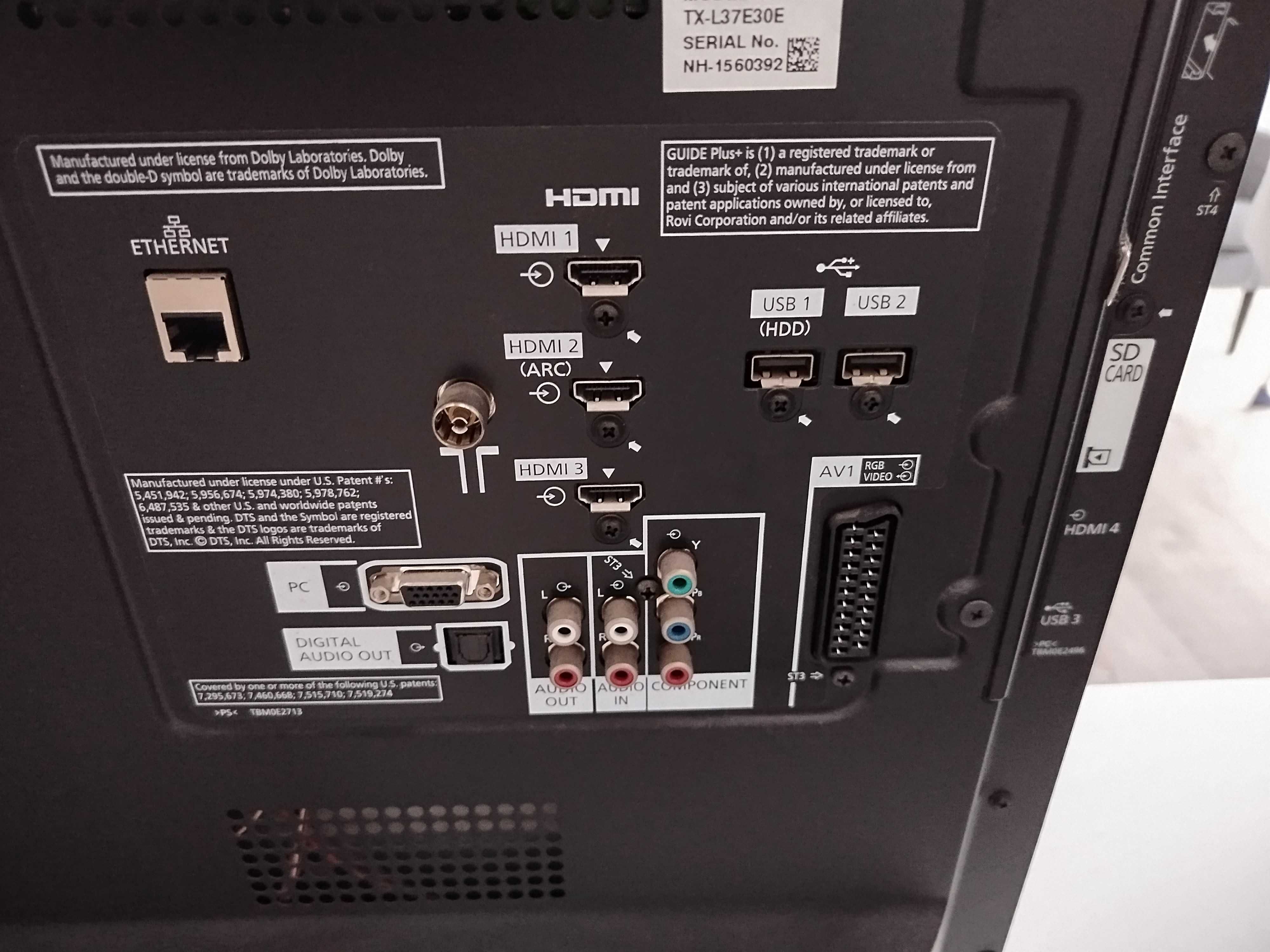 Telewizor LED TV Panasonic TX-L37E30E + głośniki Genius 2.0 SP-HF1800A