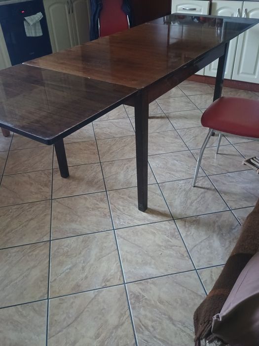 Sprzedam stół rozkładany lakierowany z czasów PRL-u