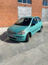 Тойота Yaris 2000