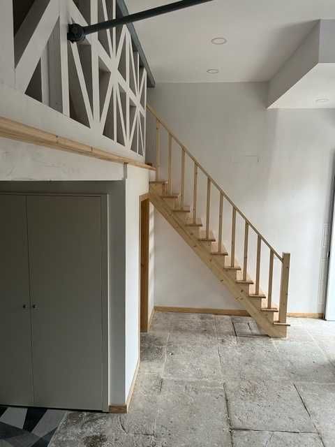 Apartamento T0 + Mezzanine para Alugar (Vila de Sintra)
