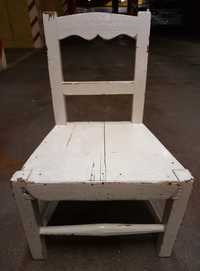 Cadeira Antiga pintada de branco