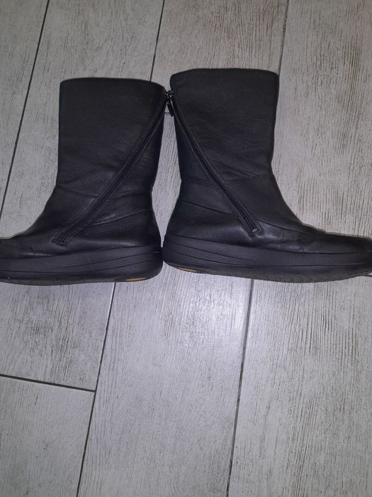 Продам жіночі чобітки