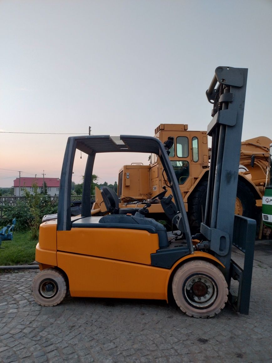 Wózek widłowy Jungheinrich efg 545, udźwig 4,5t, waga prawie 8 ton