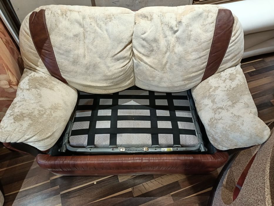 Продам комплект (розкладний диван з ортопедичним матрасом) та 2 крісла