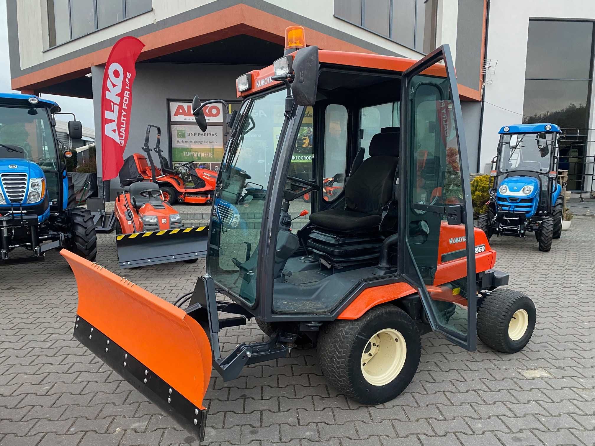 Traktor kosiarka Kubota 4 cylindry , kabina , 4x4 , pług