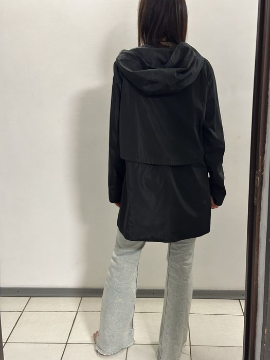 Лёгкий дождевик черного цвета