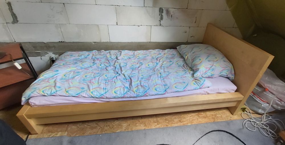 Łóżko IKEA ze stelarzem. Mam tez materac za 100zl