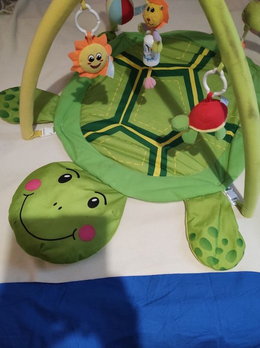 Розвиваючий килимок для малечі.