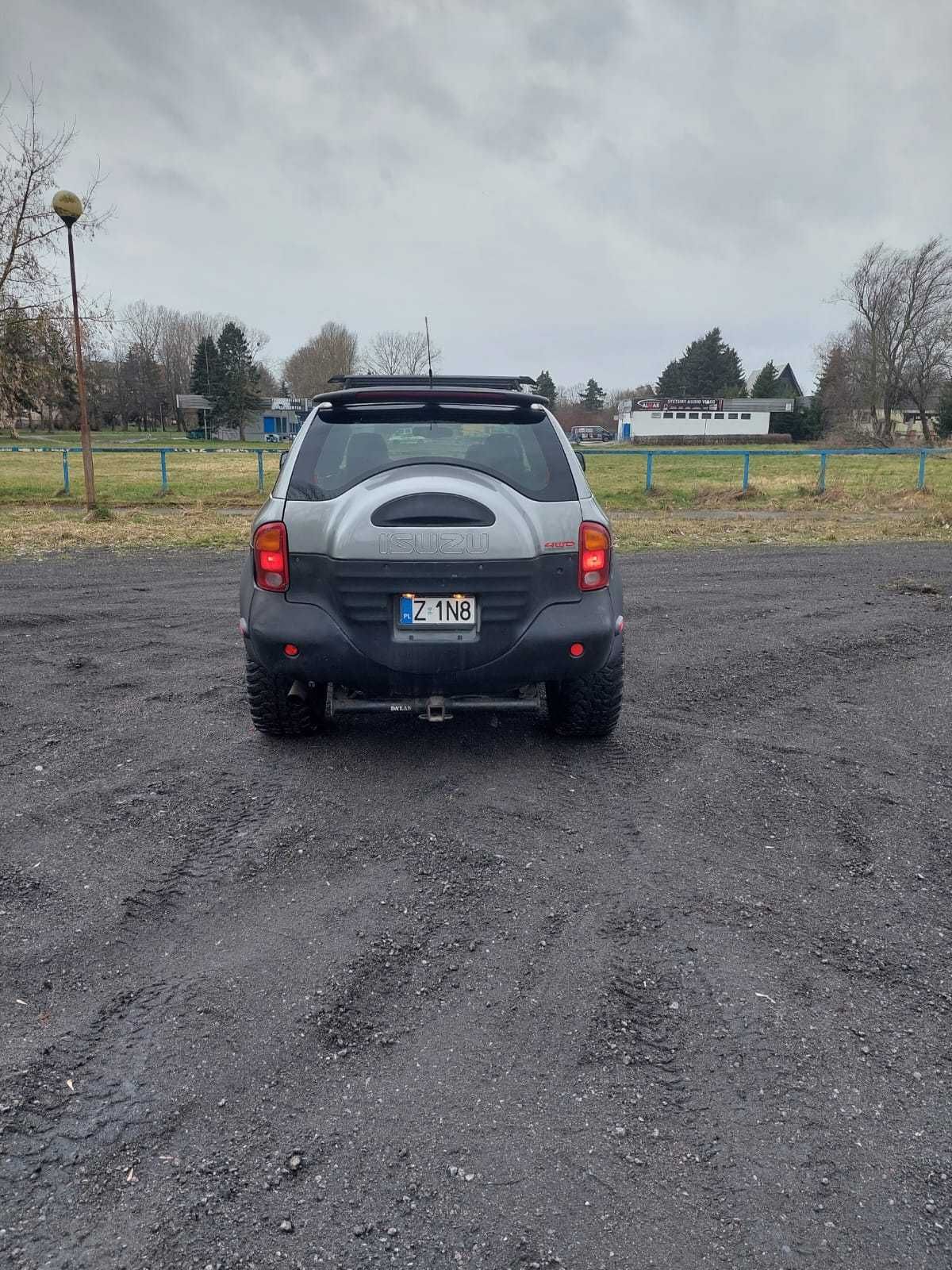 Isuzu Vehicross 3,5L 215km.