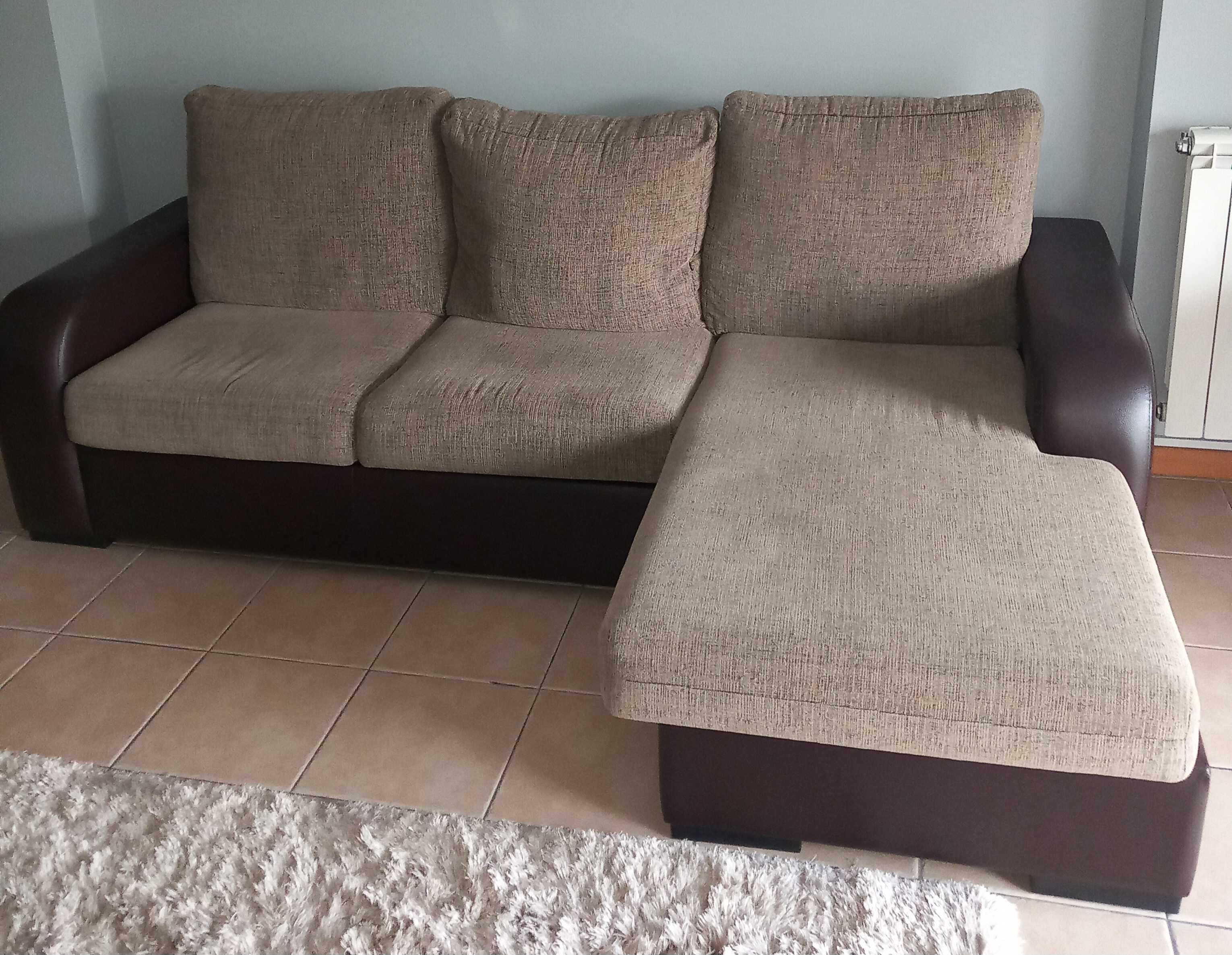 sofá com chaise longue