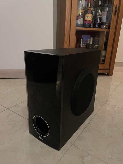 Sistema de som LG 5.1 (5 colunas + Subwoofer)