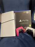 PlayStation 5 + 2 Pady