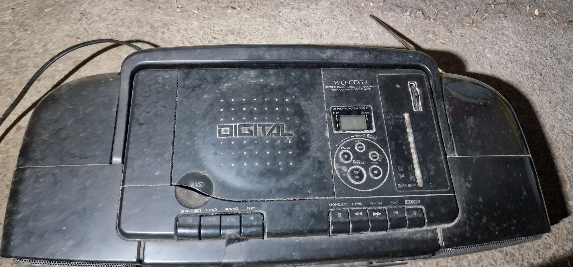 Radiomagnetofon z CD Sharp WQ-CD54