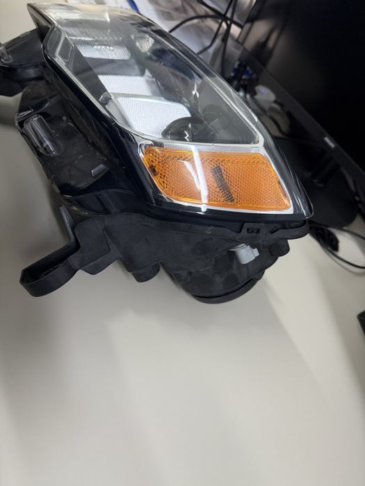 Lampa lampy przód Jeep Grand Cherokee WK2 lift. Prawa i lewa USA.