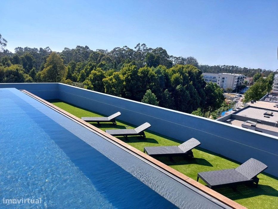 Apartamento T3, novo, terraço com churrasqueira; piscina e playgrou...