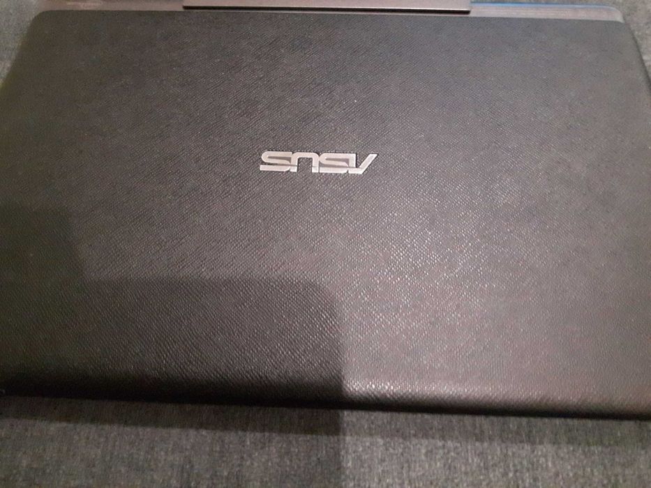 Computador e  portátil Asus c novo