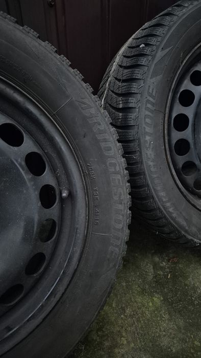 Komplet kół zimowych Bridgestone 205/55/R16 stalówki kołpaki